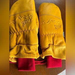 Give’r Yellow Leather ski Mittens with Red Cuffs